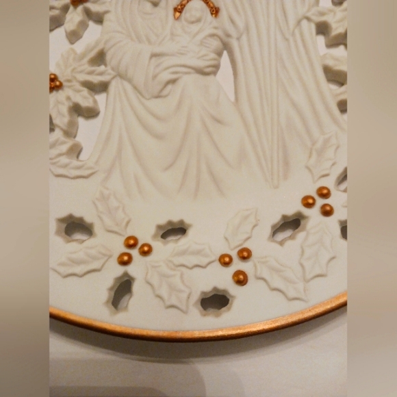 Vintage Fine Porcelain Plate By Lenox - Holy Family (1993) - Picture 5 of 6